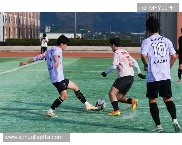 西昌足球球星崭露头角 走向职业赛场的梦想与挑战